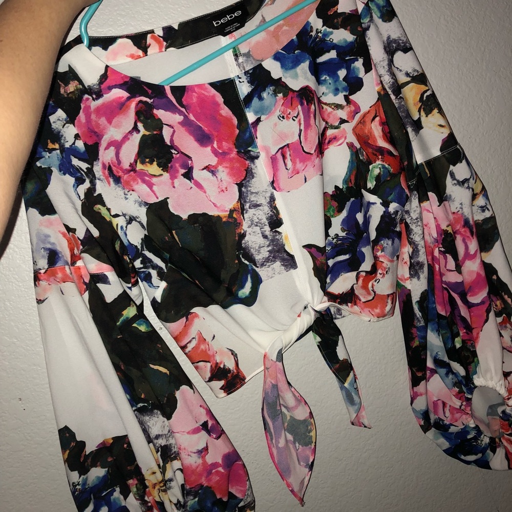 Bebe crop top blouse